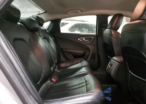 2016 Chrysler 200 C z USA, uszkodzony, nr VIN 1C3CCCCB1GN134228